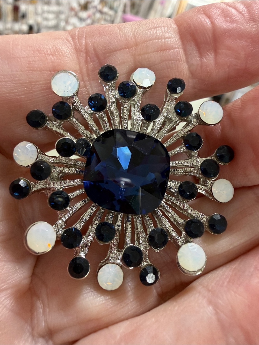 MID-CENTURY MODERN STARBURST pin/brooch/lapel